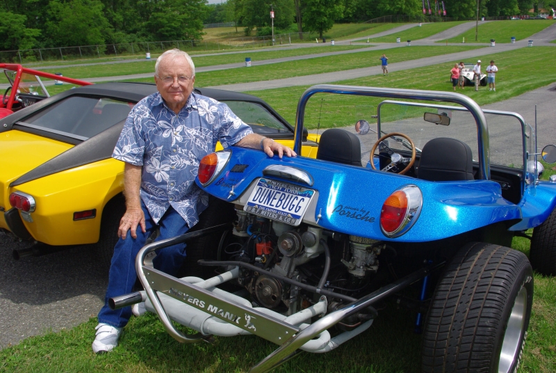 bruce at back of buggy